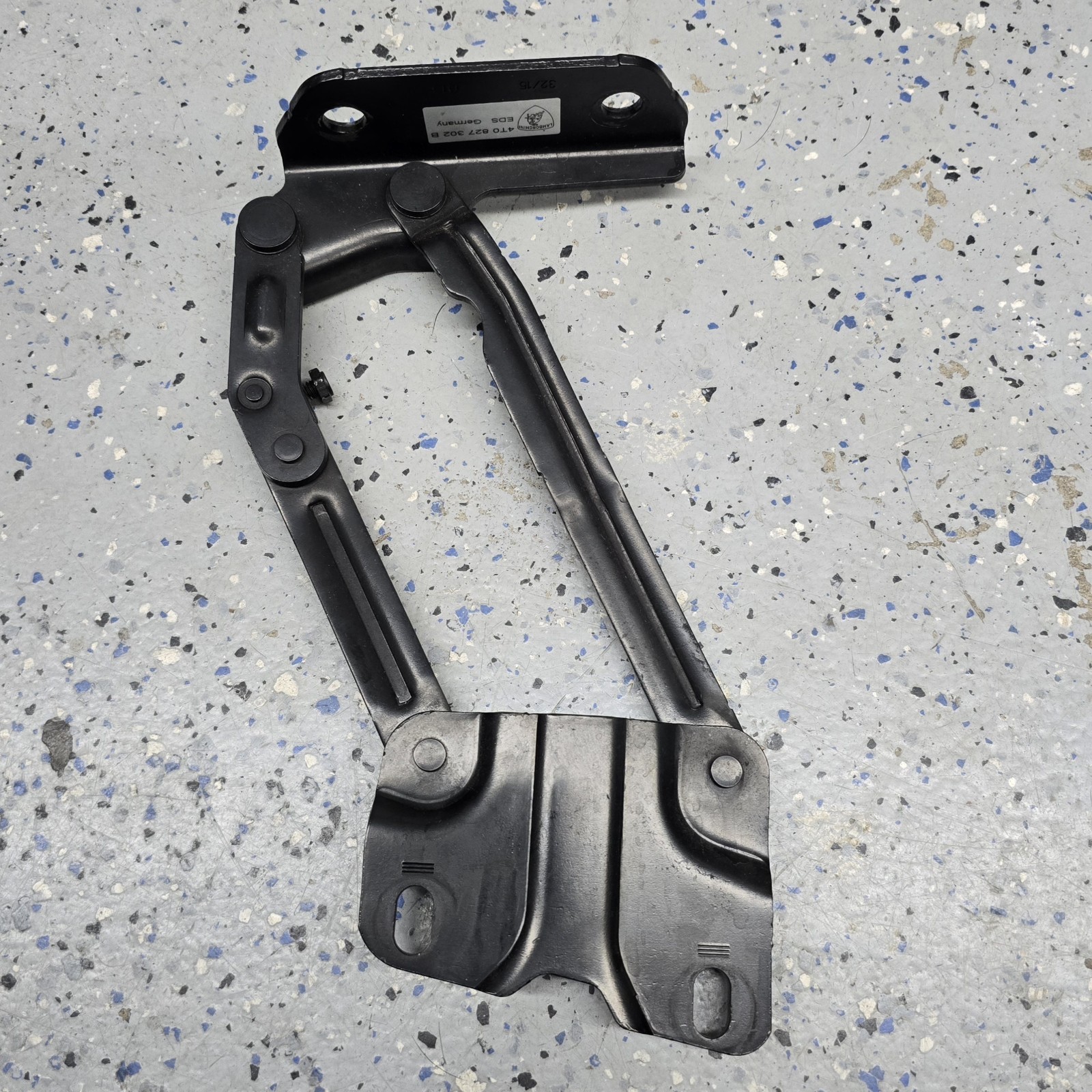 Lamborghini Revuelto Right Hinge 4T0827302B