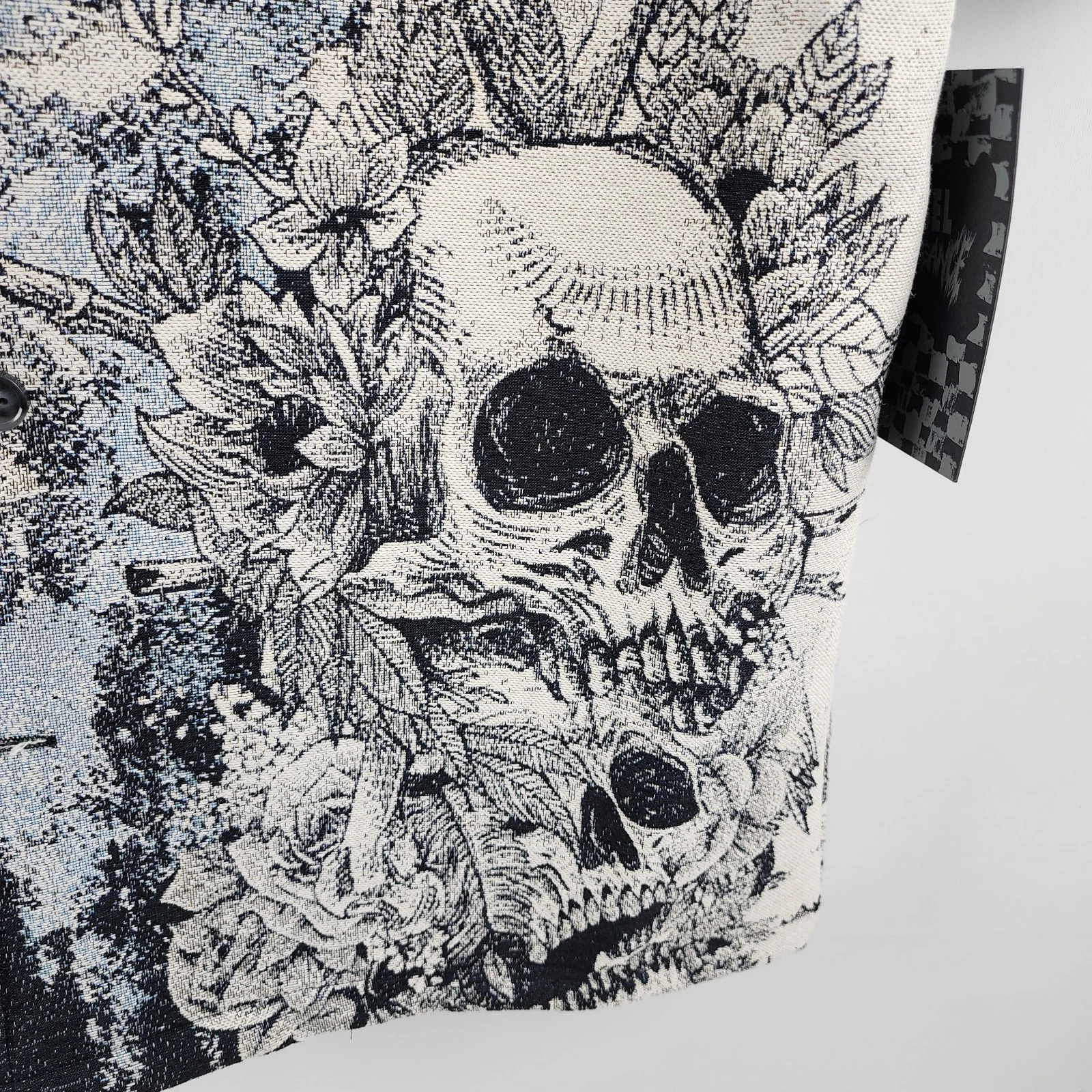 Rebel Vengeance Jacket Mens XL Multi Skull Tapestry S/S Button Up Halloween NWT - product detail image 4