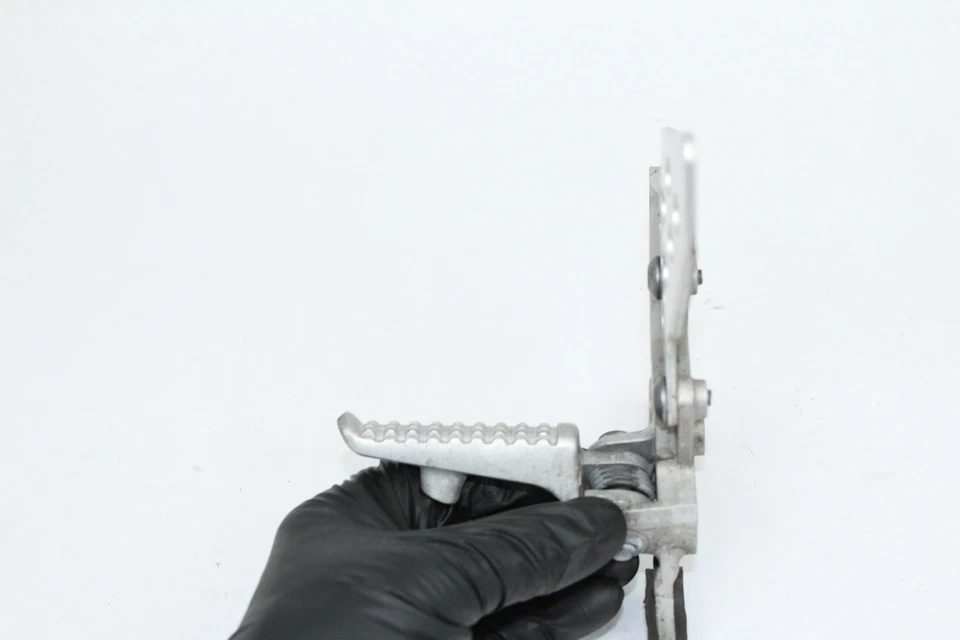 02-06 Clavija reposapiés izquierda Honda RC51 RVT1000R SP2 Foto 3 de 4