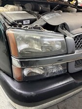 Used Right Headlight Assembly Fits 2004 Chevrolet Silverado 1500 Pickup Right G