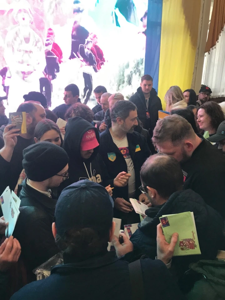 Booklet signed  «Kalush Orchestra"  New Stamp 2023 Ukraine - Image 4 of 4