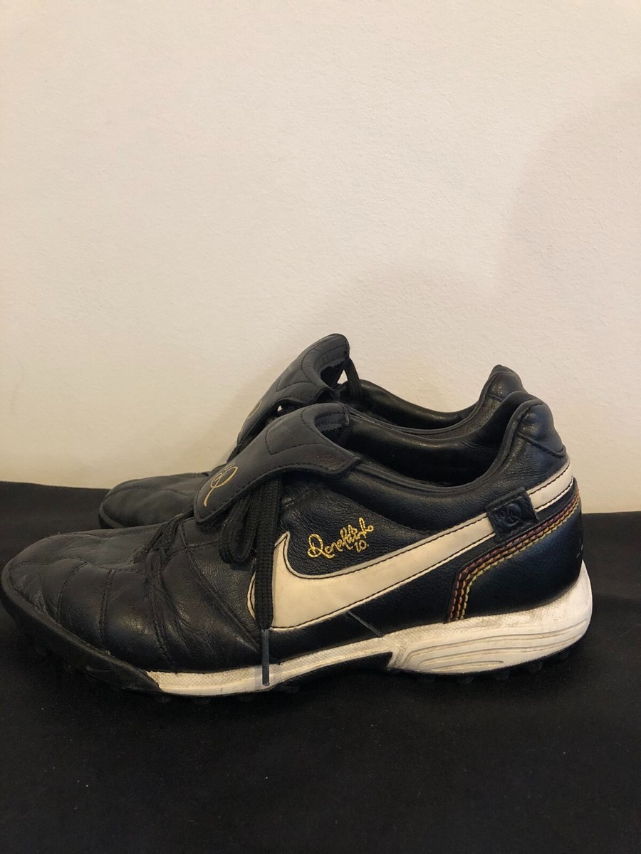 シューズ Nike Ronaldinho R10 Nike ronaldinho r10 junior boots gold edition | eBay