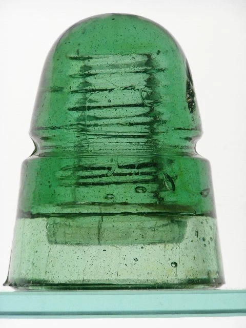 CD 145 [10] green glass "beehive" insulator with 5-pointed star - Image 3 of 4