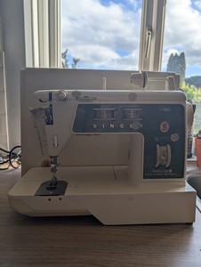Vintage Singer 784 Nähmaschine im Koffer - ungetestet, Fußpedal nicht enthalten