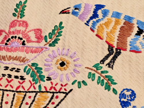 OLD-TABLE RUNNER-DRESSER SCARF-BIRD OF PARADISE FLOWERS-18 X 46-HAND EMBROIDERY - Picture 2 of 6