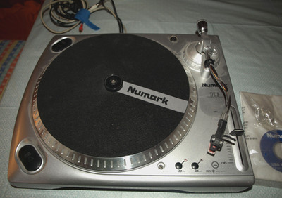 Numark TTUSB Plattenspieler 33 + 45 RPM