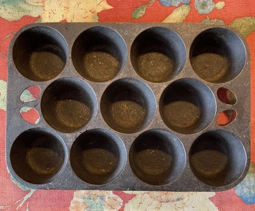 Vtg Griswold/WagnerWare Style 11-Cup Cast Iron Popover Muffin Pan – Made in USA