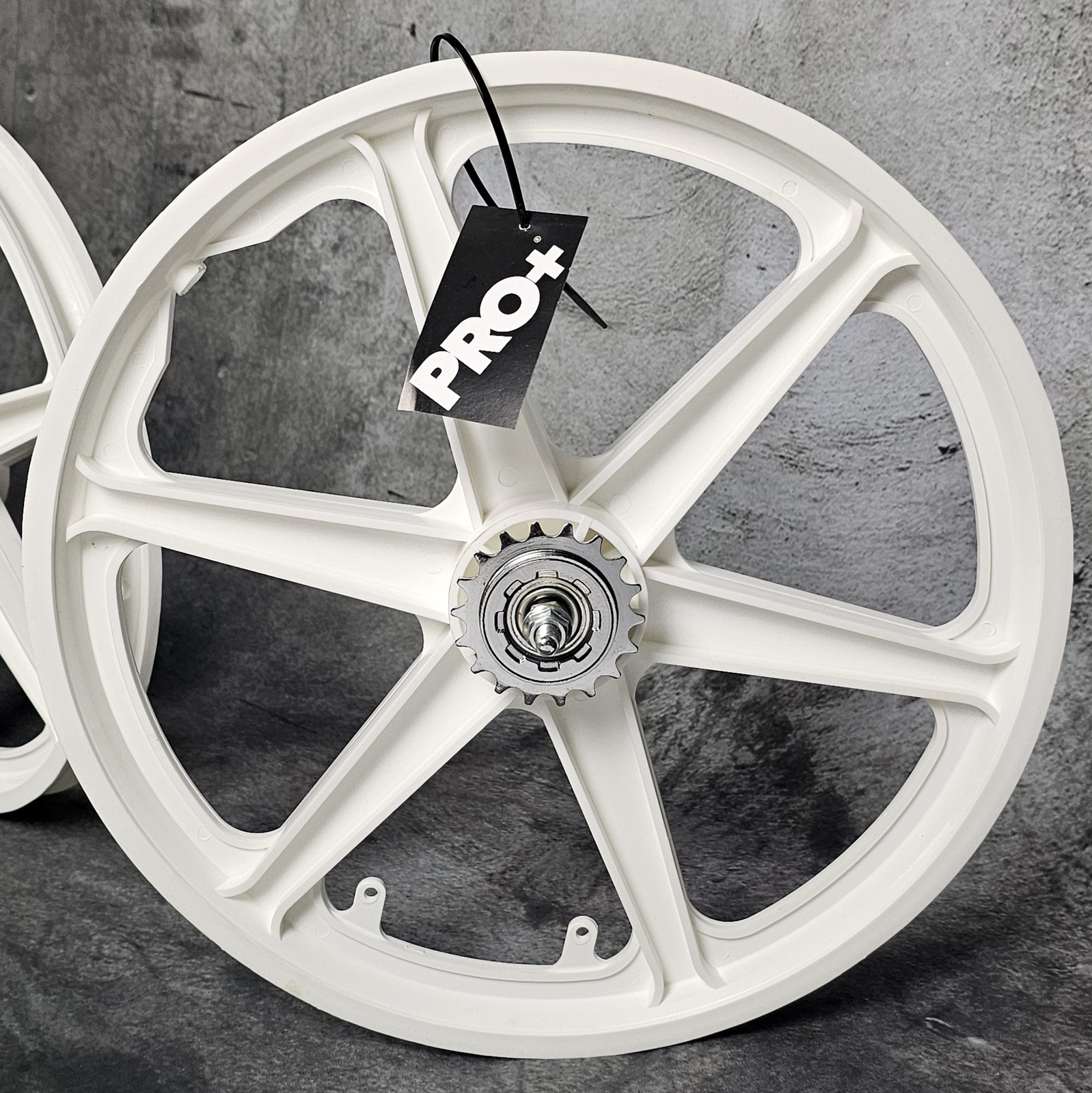 Gt Style Mag Wheels 6 Spoke White For Bmx Bicycles (chrome Cog)