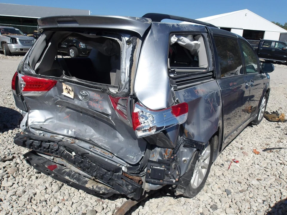 Used Fuel Pump fits: 2013 Toyota Sienna Pump Assembly 6 cylinder Grade A - Imagem 4 de 4