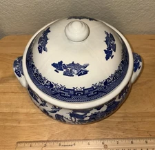 CHURCHILL Blue Willow Vegetable Bowl Server Dish Bowl Handles - Lid - NEW