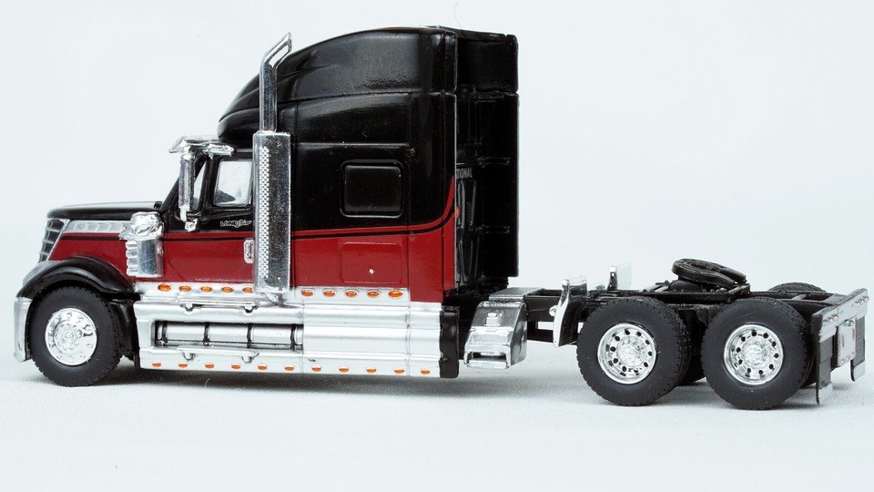 Camion International Lonestar Brekina échelle 1:87 - Modèle Réduit Noir Et Rouge - Neuf