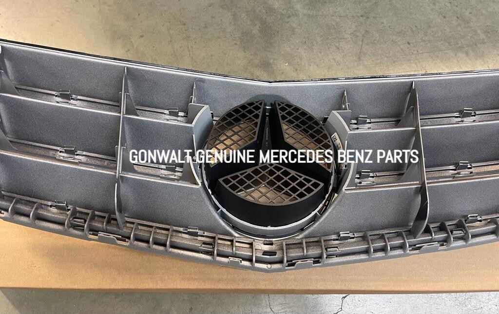 OEM 20488000239744 Mercedes Benz Front Hood Assembly Sport Grille
