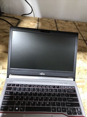 Fujitsu Lifebook E734 13.3” Core i3-4000M @ 2.30GHz 4GB RAM 320GB