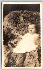 RPPC VINTAGE OLD ANTIQUE REAL PHOTO PICTURE INFANT BABY WHITE DRESS FUR RUG