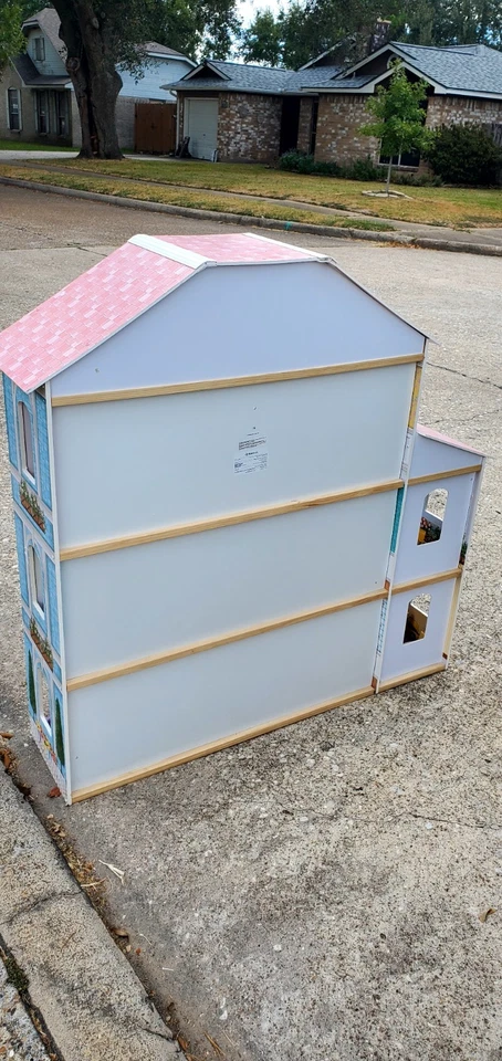 Kid kraft Doll House with Toys For SaleNegotiatableMust buy and pick up today. - Image 2 of 4