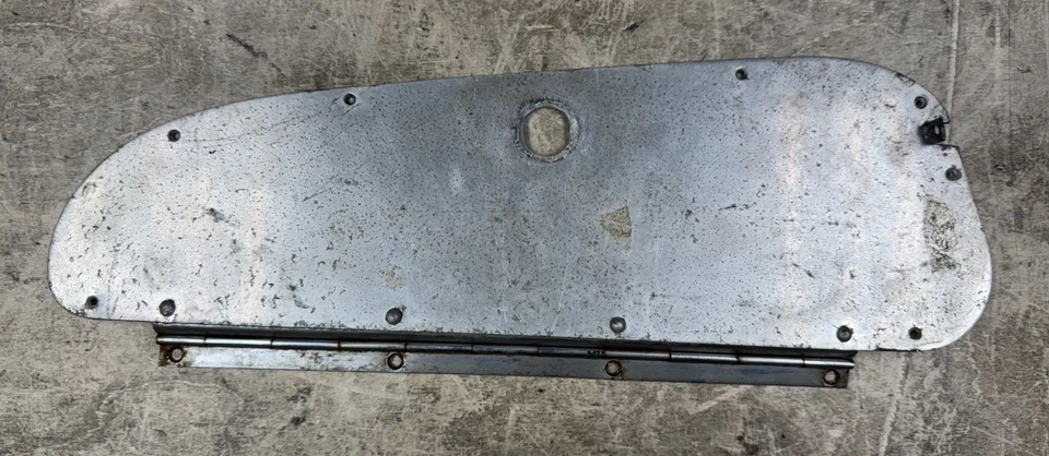 Triumph TR2、TR3、TR3A 和 TR3B LHD Cubby 盒门和铰链(二手) — 第 2/2 张图片