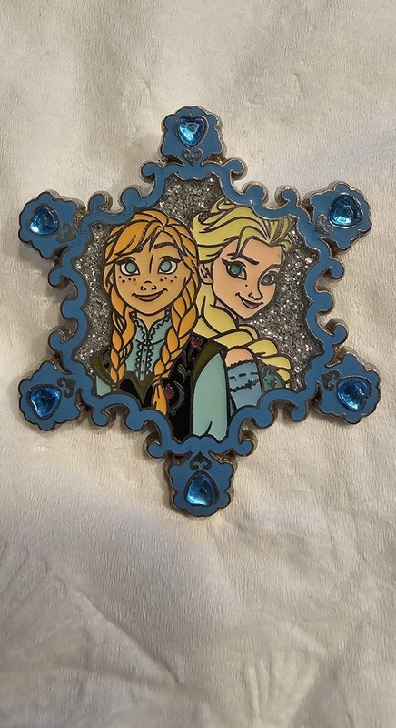 2014 Disney Frozen Elsa And Anna Glitter And Jeweled Snowflake Pin