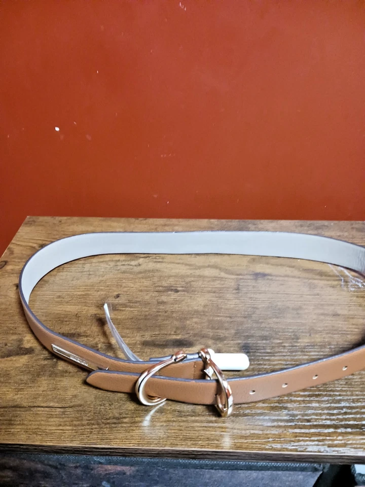 Cinturón Steve Madden Mujer Marrón Coñac Doble Hebilla Dorada con Logo, Talla Mediana Foto 2 de 4