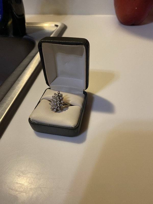 Size 7 White 14 Carot Gold 25 Genuine Diamonds Engagement Ring.