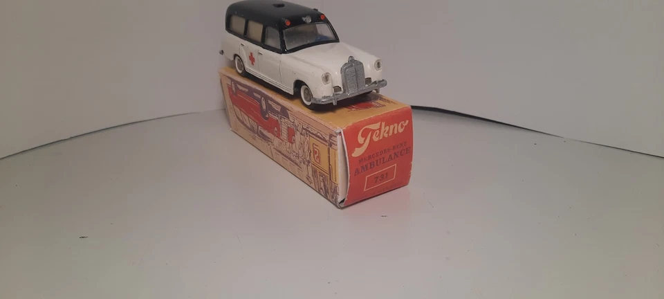 TEKNO DINAMARCA MERCEDES 220 ambulancia 731/32 blanco negro coche vintage 1/43 Foto 4 de 4