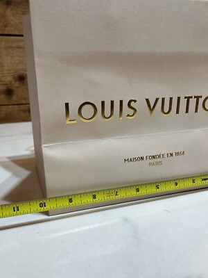 LOUIS VUITTON 2023 Xmas Design 10 x 8 X 6 inches Small Paper LOUIS VUITTON 2023 Xmas Design 10 x 8 X 6 inches Small Paper
