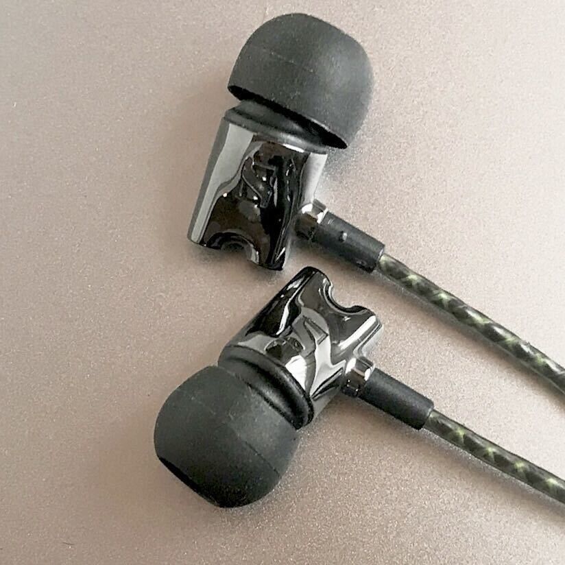 Sennheiser IE 800 Wired In-Ear Headphones Damped 2 chamber Sennheiser IE 800 Wired In-Ear Headphones Damped 2 chamber
