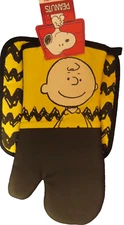 Peanuts  Charlie Brown Oversized Oven Mitt and Pot Holder Set  Yellow/Black  NEW