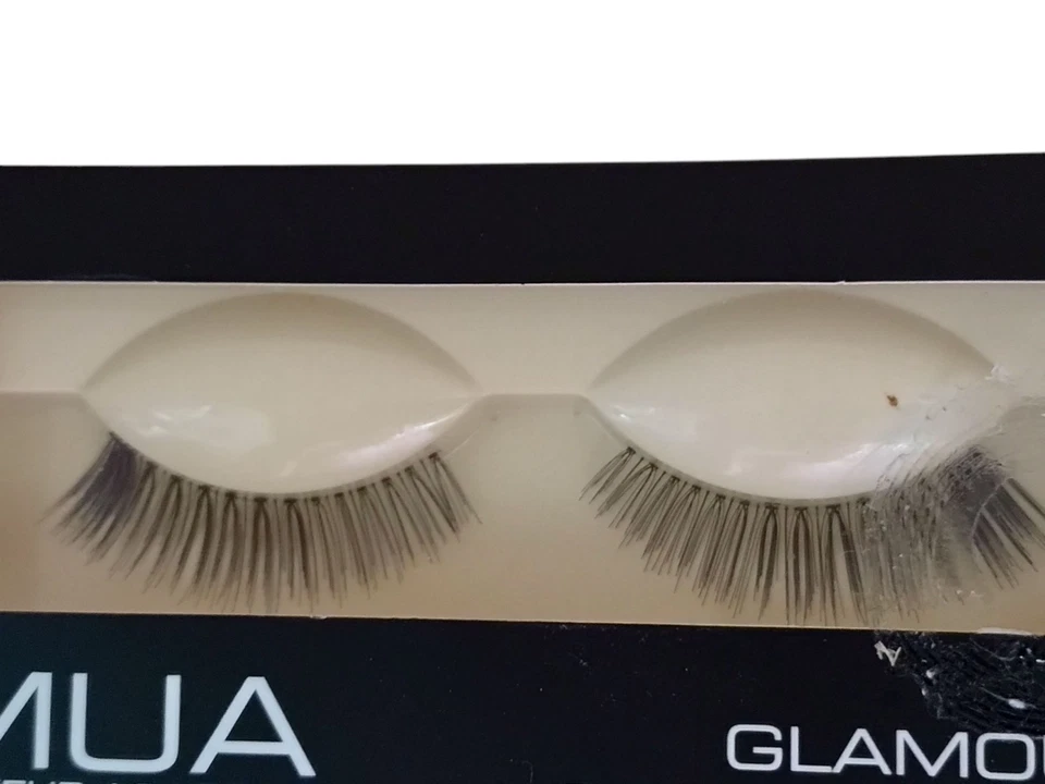 MUA Makeup Academy GLAMOUR SENSUAL PESTAÑAS RIZADAS Tira Falsa Pestañas 965245 NEGRAS Foto 2 de 4