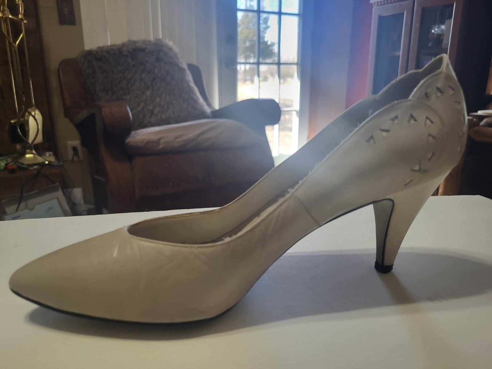 1990 Caressa Beige and off white Leather Pointed Toe Cut Out Cone Heel Pumps 3 " thumbnail 5