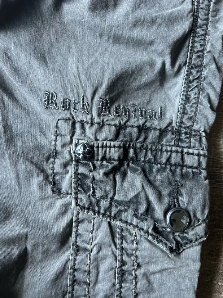 Pantalones cargo Rock Revival para mujer 24 bolsillos cortos cordón cinturón bordado Y2K Foto 4 de 4