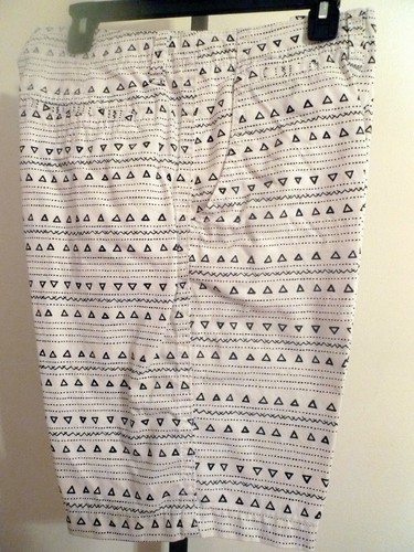 Arizona Jeans Co Mens Size 34 White Black Print Shorts - Picture 2 of 3