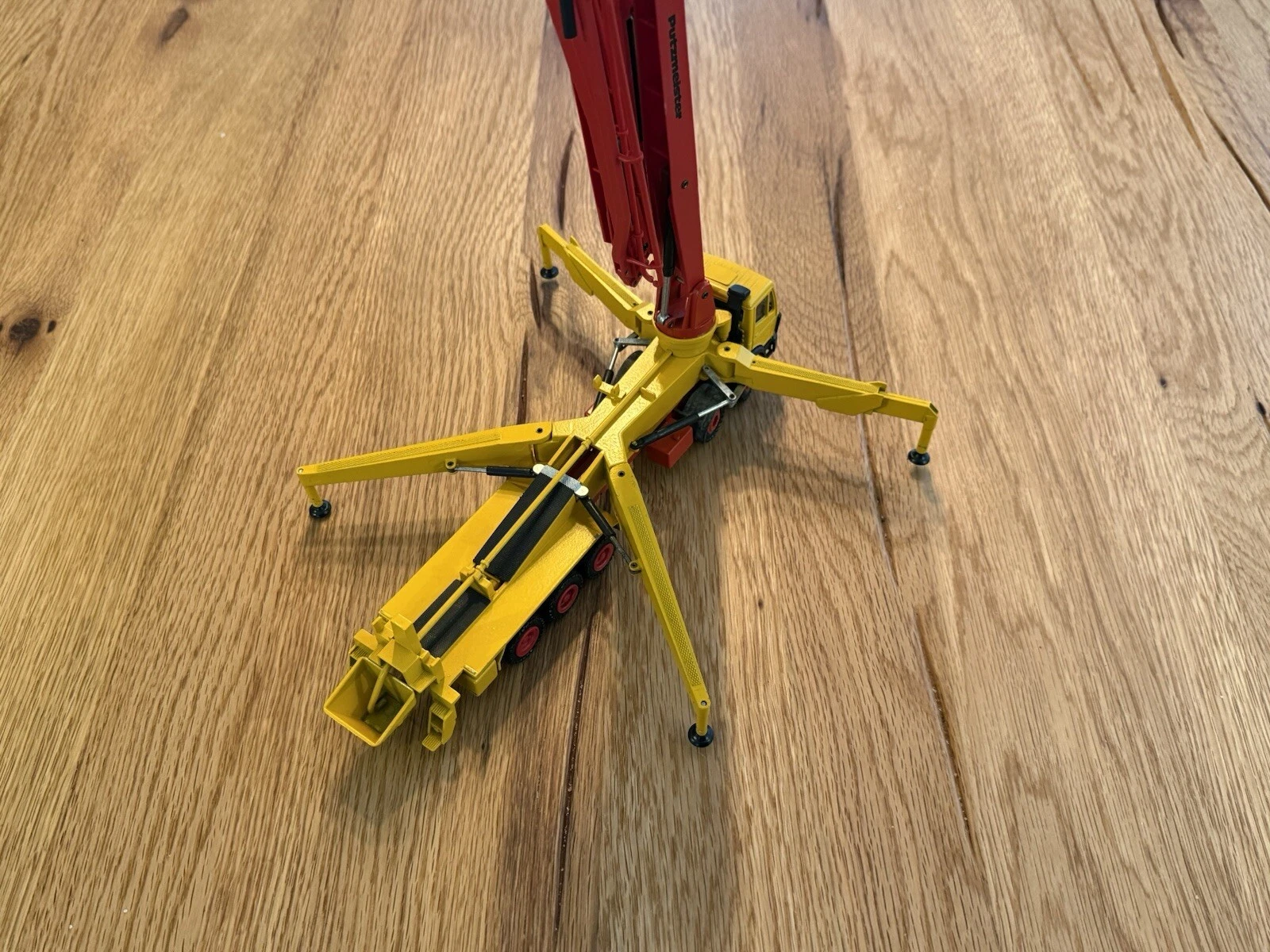 Mercedes Benz Putzmeister M52 Concrete Pumper - 1/50 Conrad - Great Condition 9