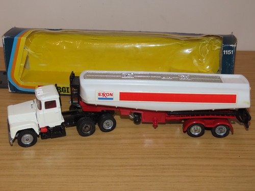 BX88: Corgi Toys Exxon Mack Tank Truck No 1151 - Picture 2 of 9