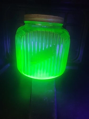 Anchor Hocking Kitchen Ribbed Depression Canister,Green Vaseline Uranium