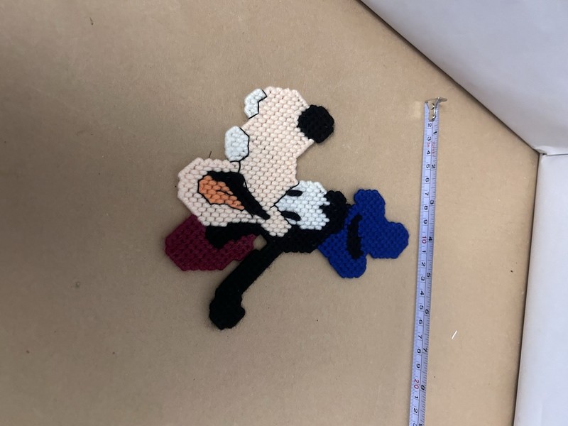 VTG Yarn/Plastic Grid Goofy with Magnet