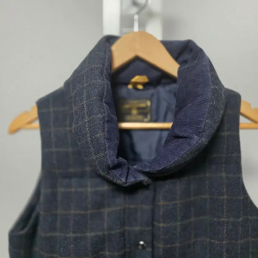 Outerwear Union Checked Pattern Padded Vest - Siz… - image 3