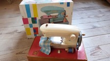 Petite machine à coudre jouet blanche vintage Sensa Ma Cousette années 1950-60