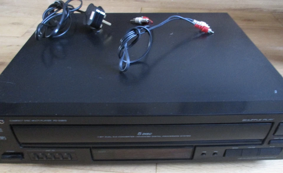TEAC PD-D2610 - CD Compact Disc 5X Multi Player - Image 2 of 4
