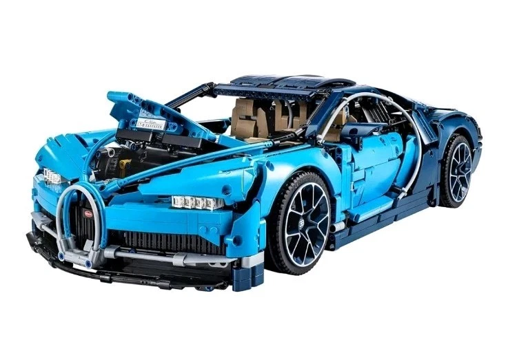 LEGO Technic Bugatti Chiron 42083 - Brand New - Factory Sealed - 3599 Pieces - Image 4 of 4