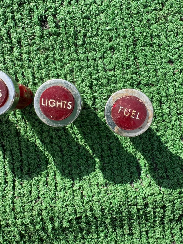 1967 - 1969 ? Ford Thunderbird Cougar Mustang ? small safety control lights 1968 Foto 3 de 4