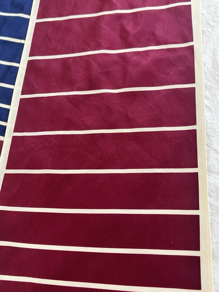 Bufanda de seda Vera vintage con diseño de rayas azules y granates Foto 4 de 4