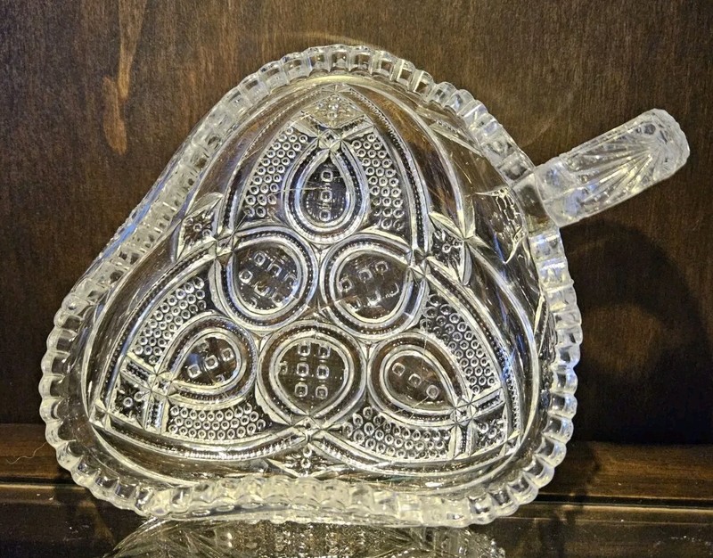 Vintage Beautiful Crystal Cut Glass Clear Nappy/Candy Dish w/ Handle