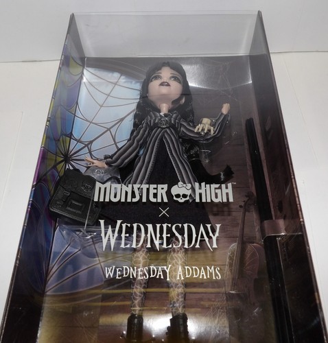 Monster High ~ WEDNESDAY ADDAMS con COSA ~ Bambola uniforme Nevermore Academy NUOVA - Foto 13 di 13
