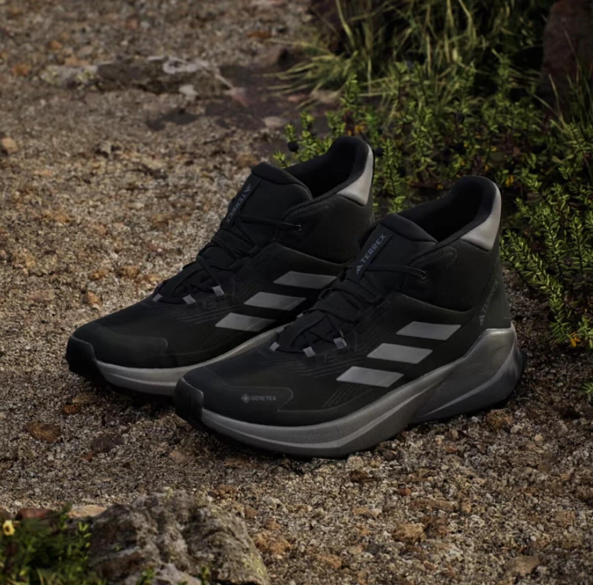 川崎　adidas TERREX GORE-TEX Adidas Terrex AX4 GORE-TEX Mid Women's Athletic Shoes Core