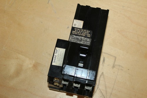 Square D Q1B3701021 3P 240V 70 AMP Bolt on Circuit Breaker w/ ** Shunt Trip ** 1 - Picture 2 of 12