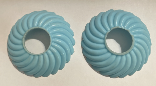 Par de bobeches de vidrio opalino azul de 3" - Imagen 1 de 11