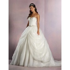 Elegant Strapless Applique Beaded Wedding Dresses Sleeveless Sweep Train Lace Up