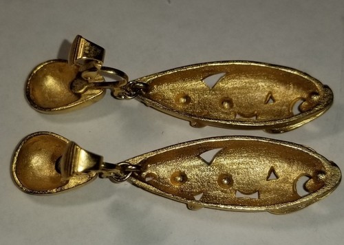 Vintage Goldtone Clip On Earrings with Crystals - Picture 7 of 9