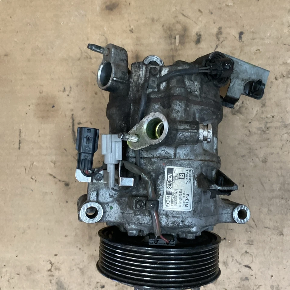 Infiniti Q50 2014 2015 AWD compresor de aire acondicionado 926004 GB0A OEM. Foto 2 de 4