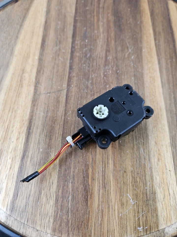 Land-Rover Range Rover Sport 2007 Heater Vent Flap Control Actuator OEM - Image 3 of 3